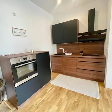 *luxus In Der Grazer Innenstadt* *